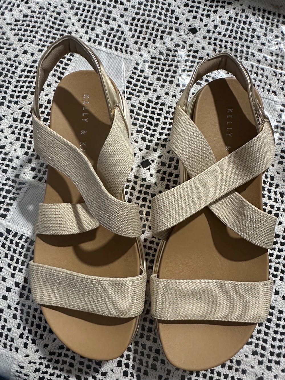 Kelly & Katie Beige Elastic Cross-Strap Sandals 6 no box